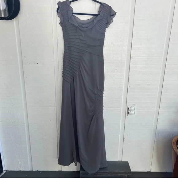 Vera Wang White Bridesmaid Gown Ruffle Scoop Neck Style VW360131 in Smoke Gray - Picture 1 of 8